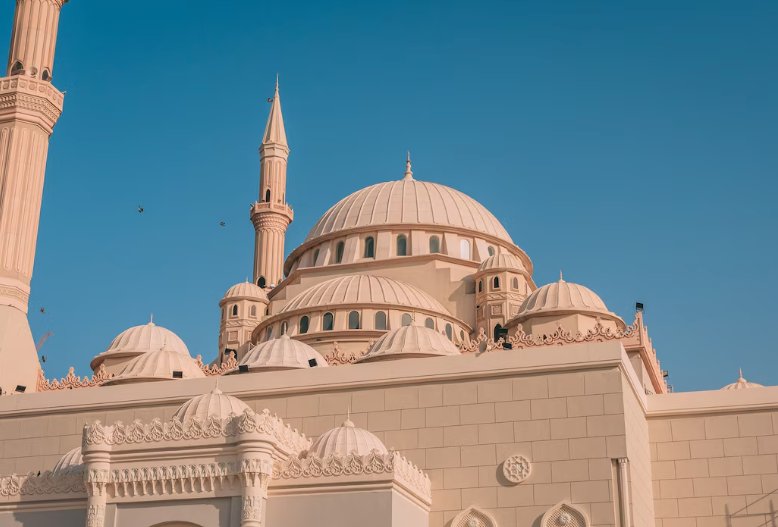 Halal food and prayer spots